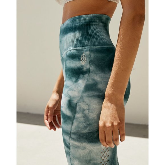 🎉LAST CHANCE🎉 NWT FP Movement Good Karma Tie Dye Legging / Ozark Mist - Picture 4 of 7